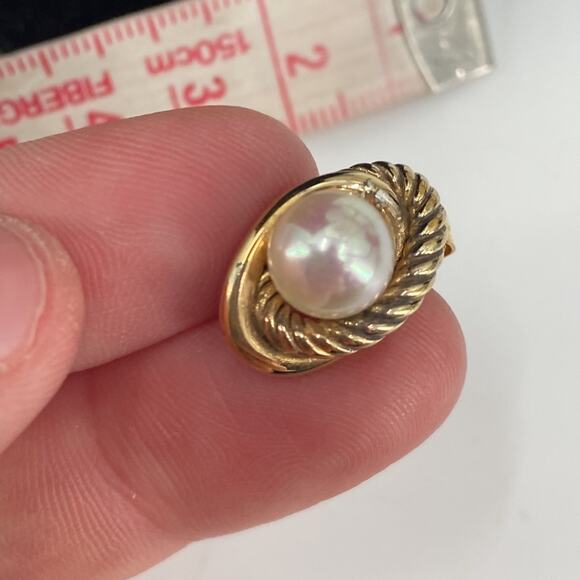 Vintage Faux pearl gold plated stud earrings - Picture 9 of 9
